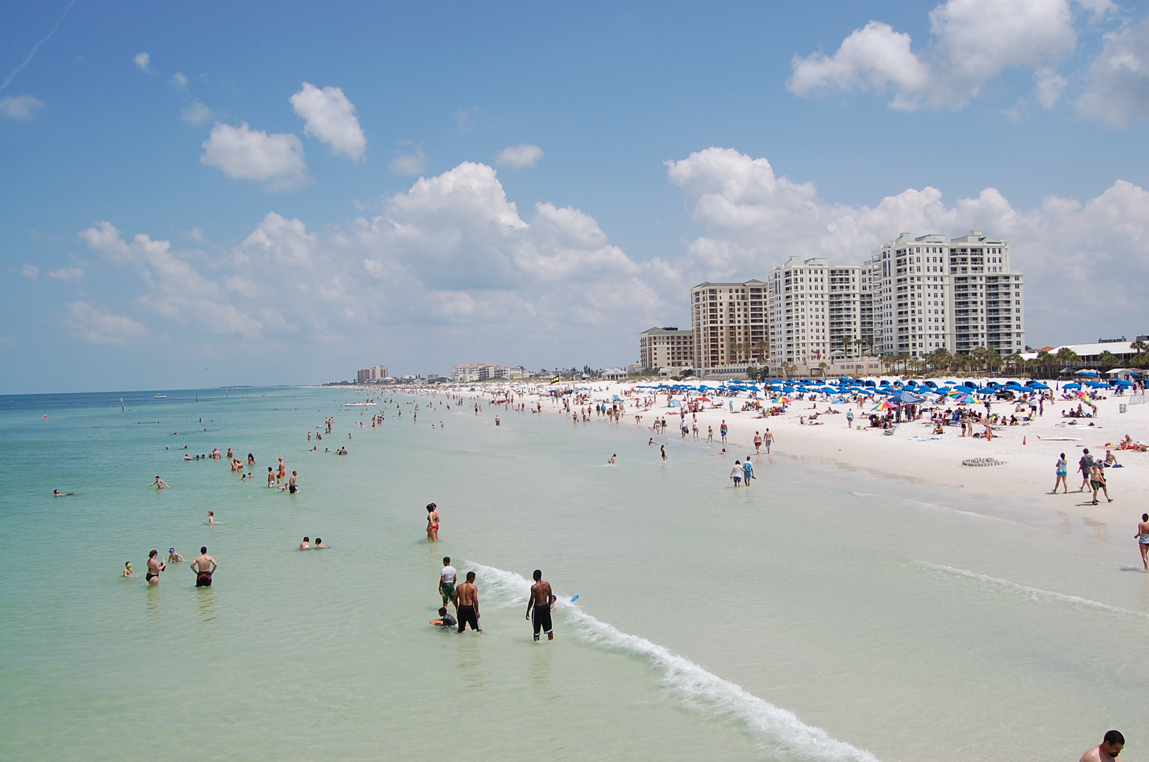 Download this Beach Tourists And Locals Enjoy The Beauty Clearwater picture